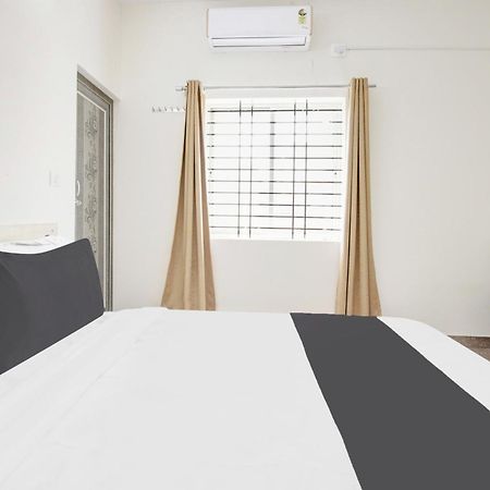 Hotel O Sri Manjunatha Deluxe Suites Bangalore Exteriör bild
