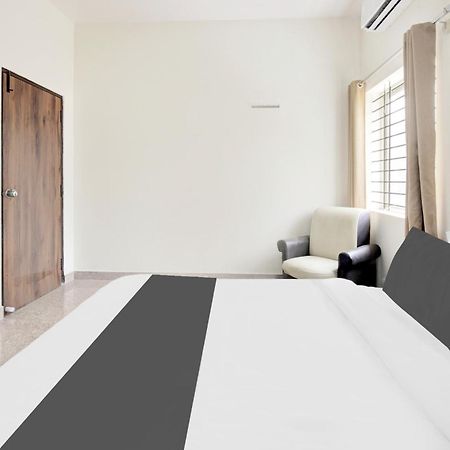 Hotel O Sri Manjunatha Deluxe Suites Bangalore Exteriör bild