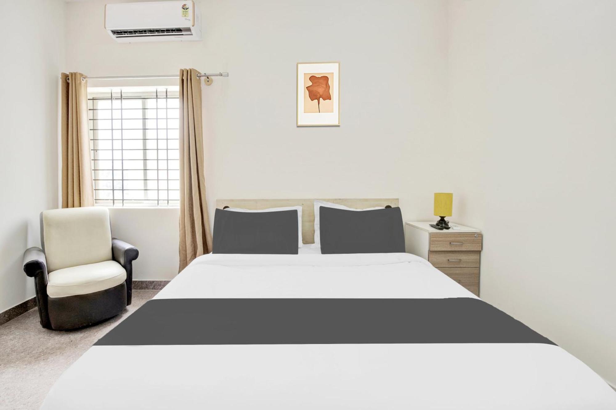 Hotel O Sri Manjunatha Deluxe Suites Bangalore Exteriör bild