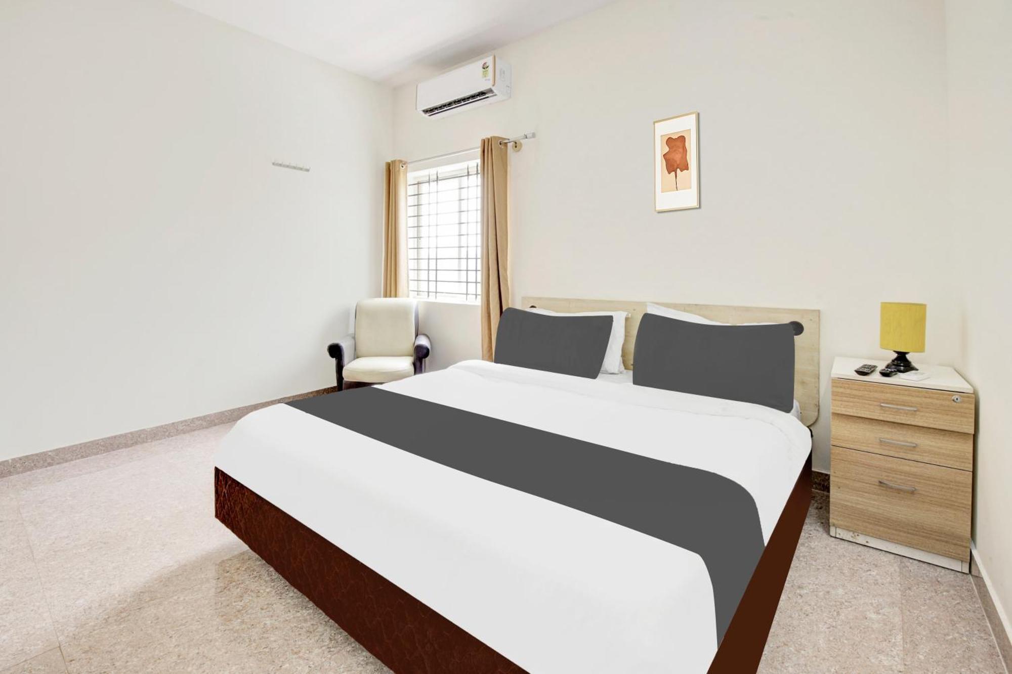 Hotel O Sri Manjunatha Deluxe Suites Bangalore Exteriör bild