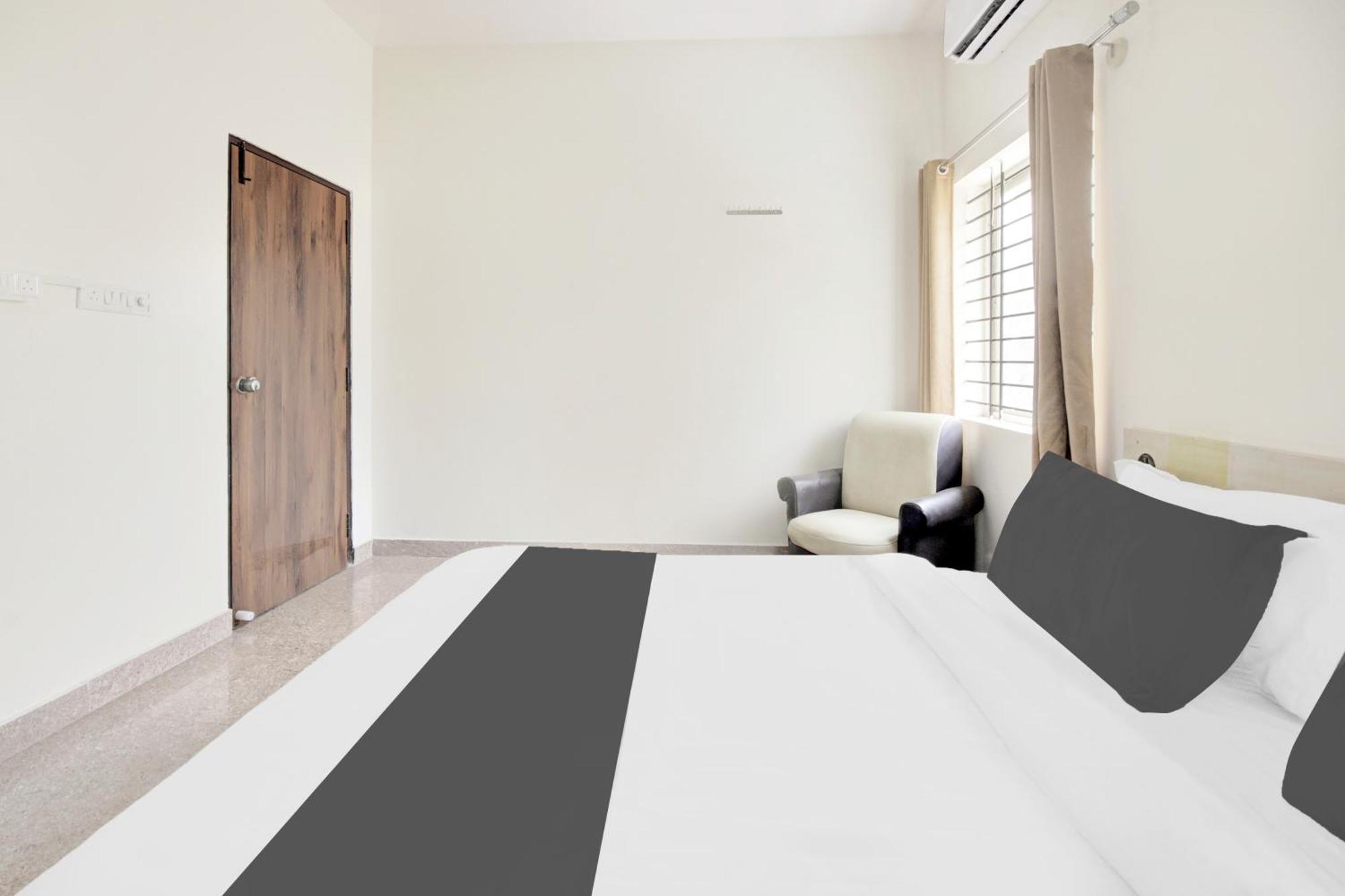 Hotel O Sri Manjunatha Deluxe Suites Bangalore Exteriör bild