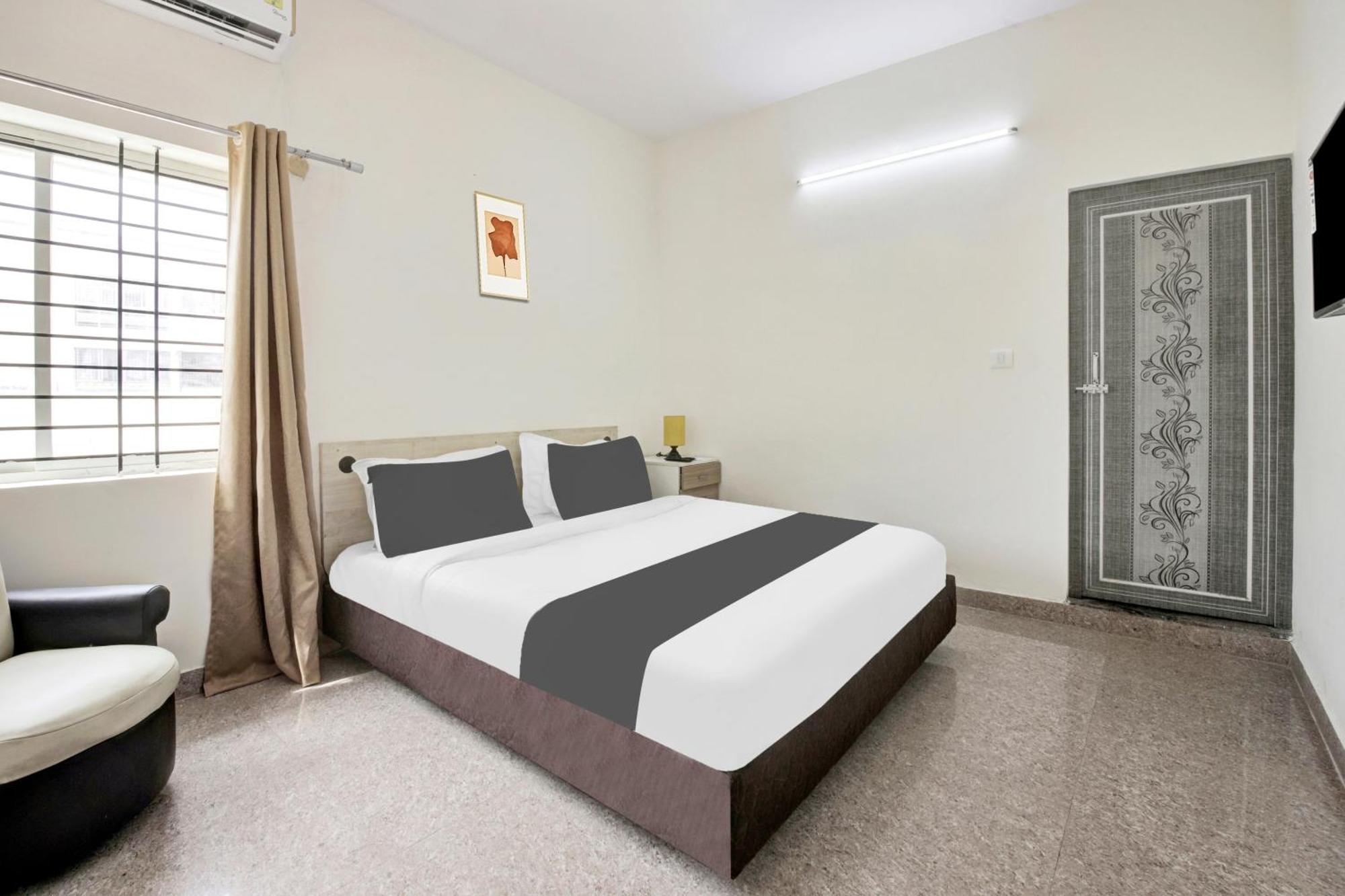 Hotel O Sri Manjunatha Deluxe Suites Bangalore Exteriör bild