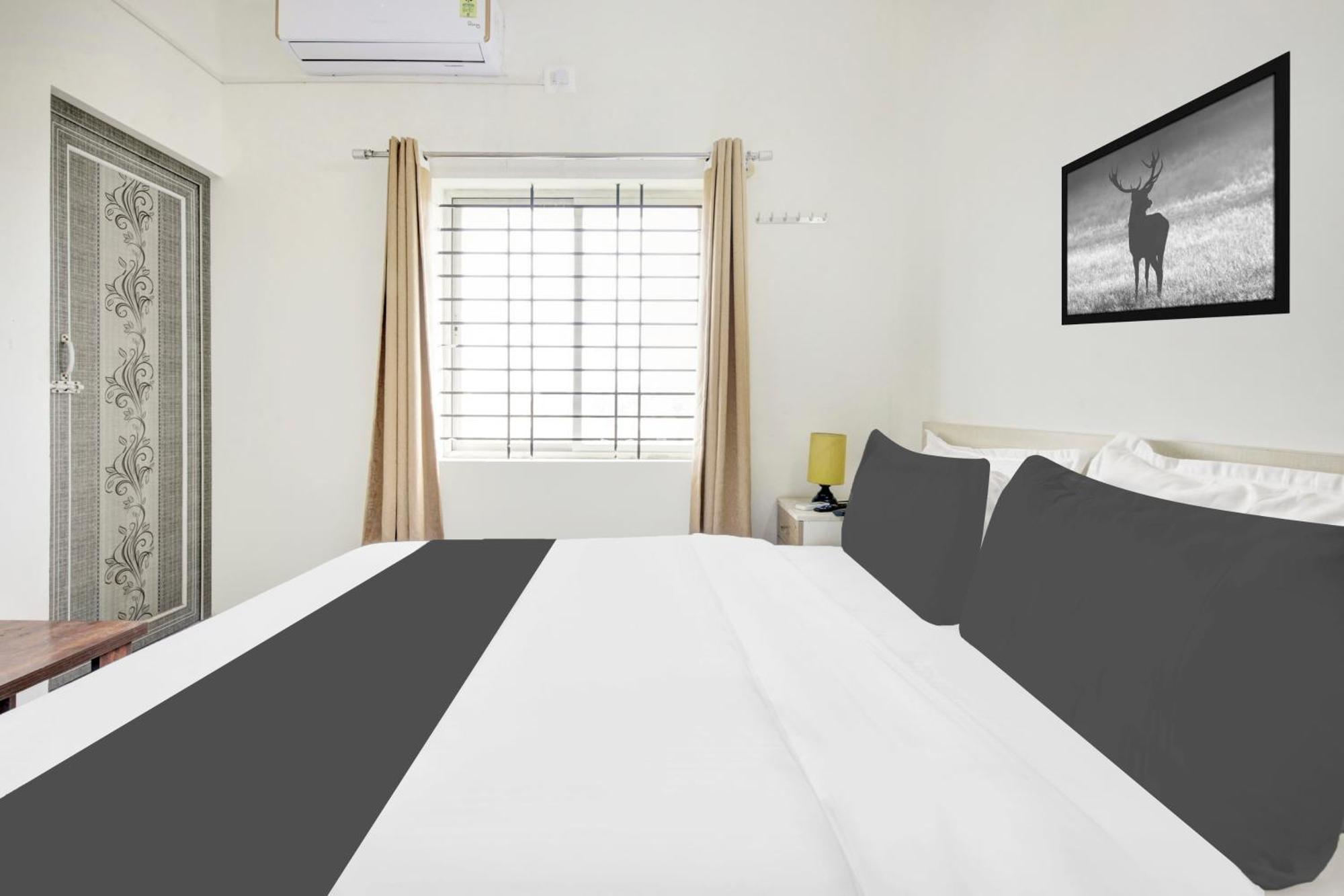 Hotel O Sri Manjunatha Deluxe Suites Bangalore Exteriör bild