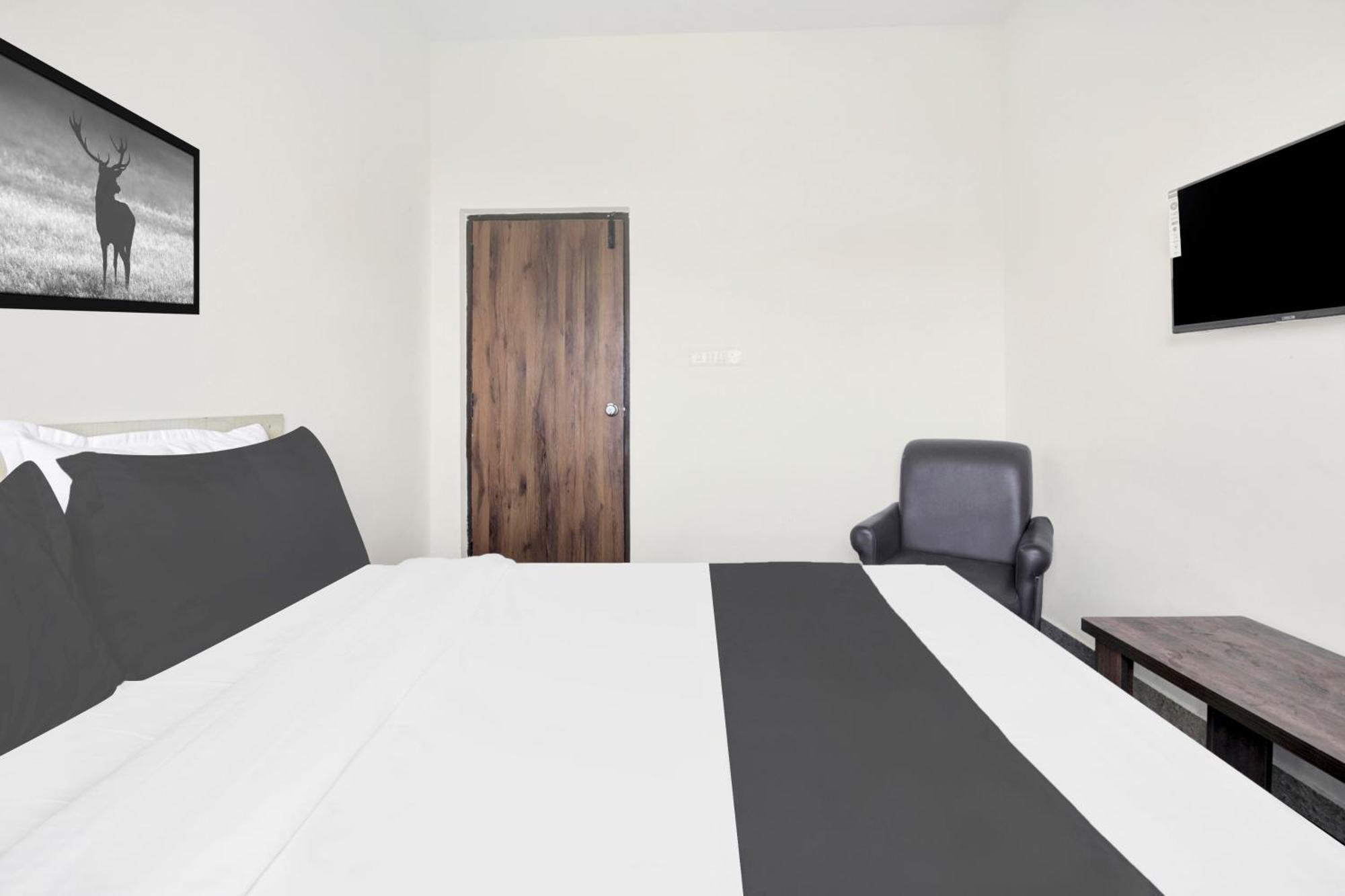 Hotel O Sri Manjunatha Deluxe Suites Bangalore Exteriör bild