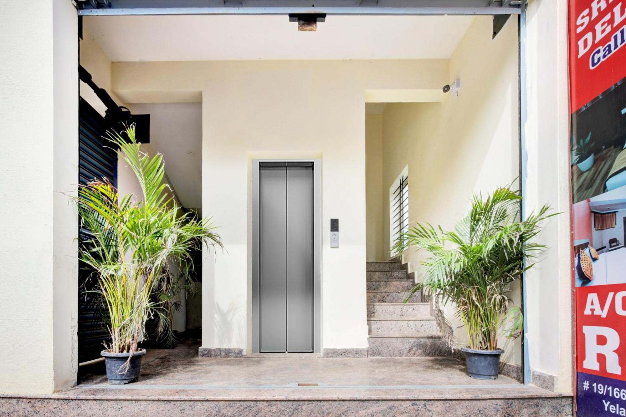 Hotel O Sri Manjunatha Deluxe Suites Bangalore Exteriör bild