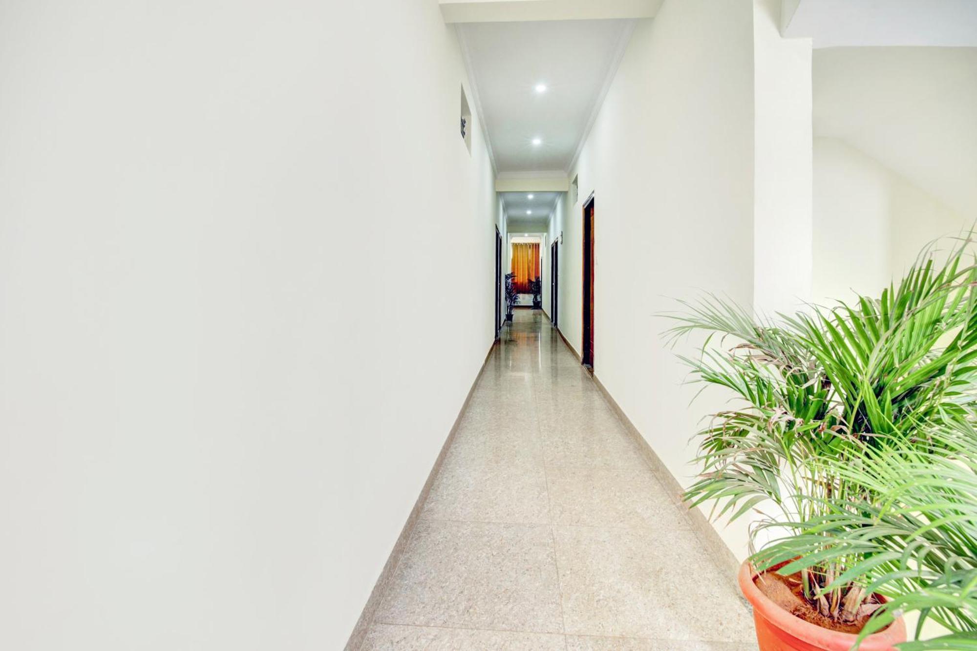 Hotel O Sri Manjunatha Deluxe Suites Bangalore Exteriör bild